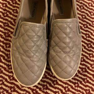 Steve Madden ECENTRCQGREY Quilted Slip On Sneaker